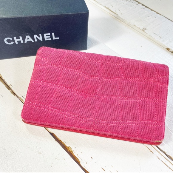 Chanel Pink Croc Stitched Canvas Reissue Wallet - Picture 2 of 11